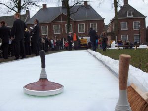 SANTA’S CURLING