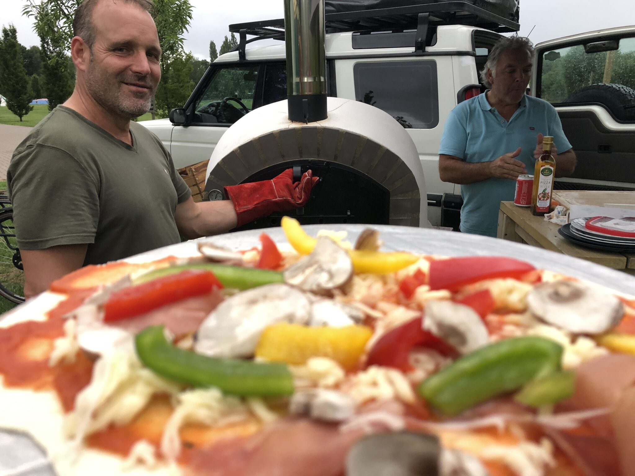 MAAK JE EIGEN PIZZA